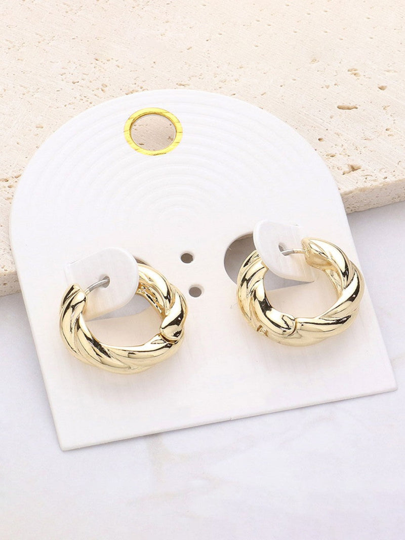 The Twisted Metal Hoop Earrings - Gold