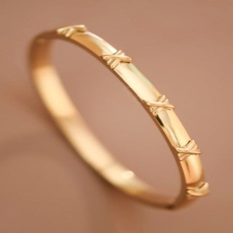 The Form Bracelet - Gold – The English Rose Boutique